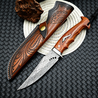 Couteau à lame fixe en acier 5Cr13 fait main, lame à pointe de lance gravée à l'acide, couteau de camping pour la viande avec manche en bois de santal
