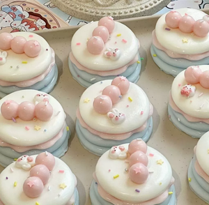 พวงกุญแจเค้กมาการองน่ารัก ขนมหวานนุ่มๆ ทำจาก TPR สำหรับห้อยกระเป๋า - Product Image 3