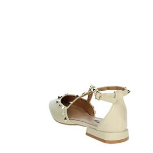 Ballerines pour femmes Keys K-10800, chaussures plates beiges avec clous et bride à la cheville - Product Image 2