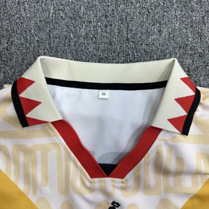 Maglia da Calcio Vintage con Elementi Culturali Africani - Product Image 3