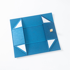 <span class=keywords><strong>2025</strong></span> mới tam giác hộp các tông cao cấp Quà Tặng quần áo di động bao bì hộp giấy - Product Image 4