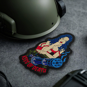 2D Gummi Sexy KISS of DEATH Damen PVC Gummi Blaues Herz Frau mit Kanone Gummi-Patch für Taschen Hüte Jacken Aufnähbarer Buchstaben-Patch - Product Image 4