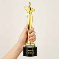 Trophée de récompense pour employé de l'année en or, argent et cuivre, avec base en cristal noir personnalisée, en forme de statue de déesse dorée