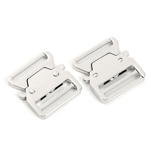 Hebillas de doble punta de aleación de zinc plateadas ajustables para correas, bolsos, ropa, mochilas tácticas y accesorios. - Product Image 2