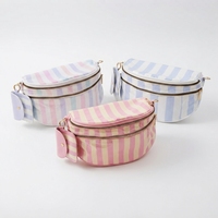 Tas Selempang Wanita PVC 2026 Baru, Kapasitas Besar, Motif Garis Warna-warni, Anti Air, Dilengkapi Resleting, Dapat Dipakai Sebagai Tas Pinggang