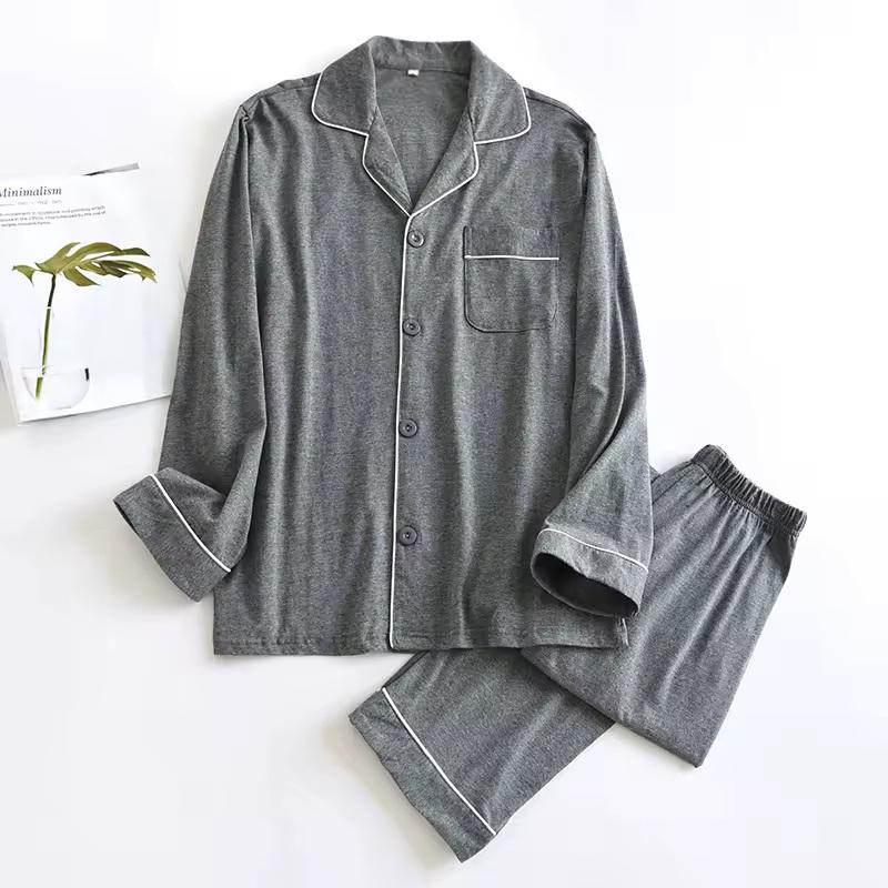 สีเทาเข้ม