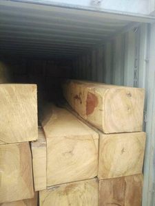 Madera de Azobé Africana Redonda de Alta Resistencia al Desgaste y Alta Densidad, Grado Premium para Exportación, para Puentes, Muelles y Ingeniería Estructural Pesada - Product Image 2