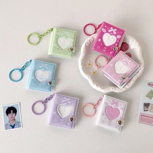 Mini álbum <span class=keywords><strong>de</strong></span> 2 pulgadas estilo coreano <span class=keywords><strong>de</strong></span> dibujos animados, diseño 'Girl's love', con diseño calado, <span class=keywords><strong>libro</strong></span> <span class=keywords><strong>de</strong></span> almacenamiento <span class=keywords><strong>de</strong></span> pegatinas <span class=keywords><strong>de</strong></span> personajes grandes, llavero colgante y álbum <span class=keywords><strong>de</strong></span> tarjetas - Product Image 2