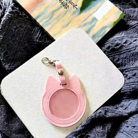 Logo personnalisé mignon chat en forme de PU accessoire en cuir Anime Badge pochette de protection étui de rangement à collectionner et porte-pendentif