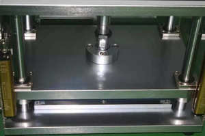 Machine de formage et de découpe de film laminé en aluminium pour cellules de batterie au lithium - Product Image 2