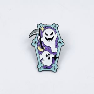 Broche en métal créative et amusante, style dessin animé, finition nickel noir, vente en gros, motifs Noël, fantôme, sac à dos, fleur, pyramide, mode, croix - Product Image 3