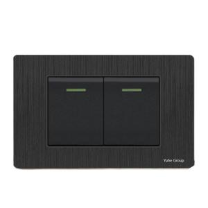 Panel de PC con enchufe universal estándar, doble puerto USB tipo C, interruptor de luz y enchufe de pared para oficina. - Product Image 1