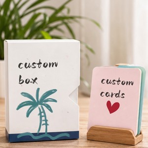 Elegante Set di Carte Personalizzate con Scatola e Supporto in Legno per Promozioni di Marca e Presentazioni al Dettaglio - Product Image 1