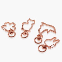 Porte-clés en alliage de zinc personnalisé en gros, motif animal, boucle de forme spéciale, accessoire mignon de dessin animé pour poupées, sacs et artisanat