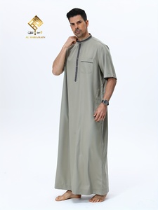 Último Modelo 2025: Thobe Árabe Premium para Hombre, Material Suave Antipilling, Diseño Moderno con Cuello Mao y Botones, Manga Corta - Product Image 1