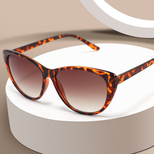 Lunettes de soleil surdimensionnées Conchen style œil de chat, unisexe, protection UV400, monture PC, pour la protection solaire, les voyages, la mode et la conduite - Product Image 5