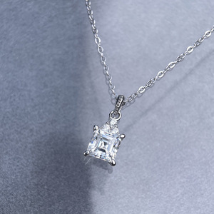 Collar de Moissanita de Lujo de 1ct con Plata S925 y Colgante de Corte Asscher de 66mm, Producto de Gran Demanda para Transmisiones en Vivo - Product Image 3