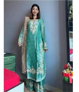 Elegante Traje Palazzo Kurti Diseñado para Uso Versátil, Ropa India Elegante Adecuada para Fiestas, Reuniones Festivas y Eventos Culturales - Product Image 5