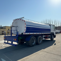 Camion-citerne à eau diesel SINOTRUCK HOWO 20000L à prix raisonnable, transmission 6x4, moteur en acier au carbone, prix d'usine, en stock
