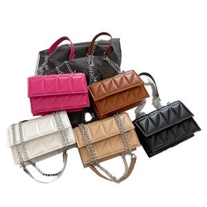 Bolsas de cosméticos elegantes de estilo vintage, bolsas portátiles de plástico PP y poliéster fabricadas en Mumbai, India. - Product Image 1