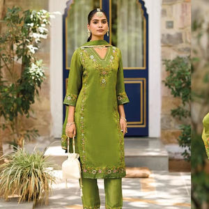 Stylish Rayon Print Design Long <b>Kurti</b> Collection for wholesale - Product Image 1