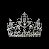 Couronne de Reine en Alliage Argenté avec Strass, Filigrane, Perles et Émeraudes – Diadème de Cérémonie pour Femme, Idéal pour Concours de Beauté