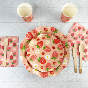Service de table DAMAI Strawberry Party : assiettes, serviettes et gobelets en papier pour décorations de fête d'anniversaire pour filles - Product Image 2