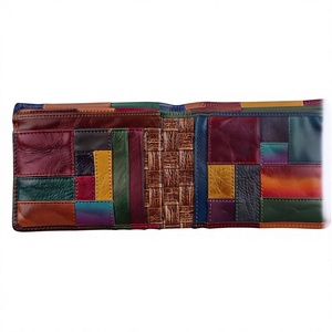 Cartera de Cuero Genuino con Bordado de Letras y Estrellas, Diseño Moderno con Cierre Abierto, Impermeable, para Hombre, en Varios Tamaños - Product Image 3