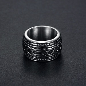 Bague torsadée celtique Viking en acier inoxydable pour homme, style vintage, punk, hip-hop, en acier titane motif vigne de fer - Product Image 2