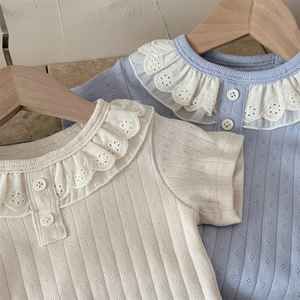 Camicetta a Costine a Maniche Corte con Colletto in Pizzo a Doppio Strato e Due Bottoni per Bambine, Collezione Estiva 2026 INS - Product Image 5