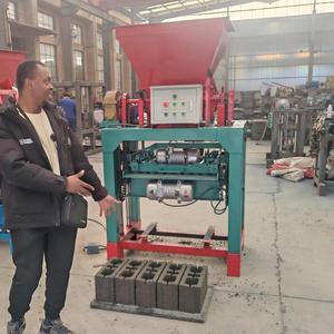 Máquina y Línea de Producción de Bloques de Hormigón Entrelazados 4-35B con Tolva Hidráulica Rentable y Mezcladora con Cinta Transportadora - Product Image 2
