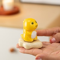 Vente en gros de toupies de bureau multi-styles en céramique de Jingdezhen, modèles miniatures en forme de poire, de canard et de pingouin