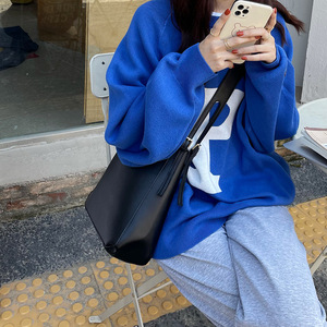 กระเป๋าสะพายข้างผู้หญิงสีน้ำตาลความจุขนาดใหญ่พร้อมตัวล็อคแม่เหล็กสำหรับใช้ในชีวิตประจำวัน - Product Image 4