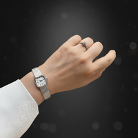 Montre minimaliste de luxe pour femme, en acier inoxydable, bracelet en maille, design carré, mouvement à quartz, logo personnalisé