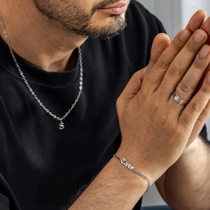 Bracelet pour <span class=keywords><strong>homme</strong></span> <span class=keywords><strong>en</strong></span> acier inoxydable plaqué <span class=keywords><strong>or</strong></span> 18 carats avec chaîne cubaine personnalisée à la mode, cadeau exquis pour Noël ou un anniversaire pour les amis - Product Image 4