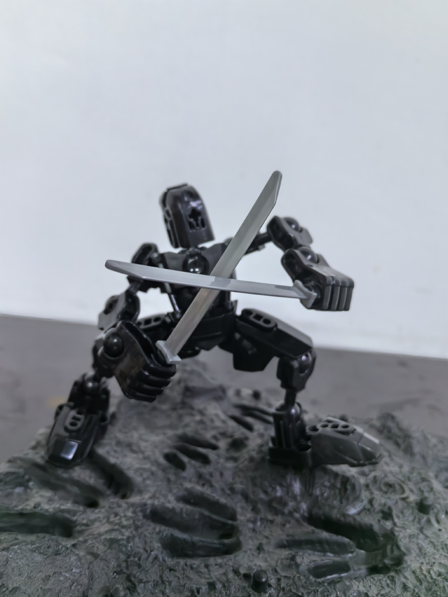 New MOE robot black 42g