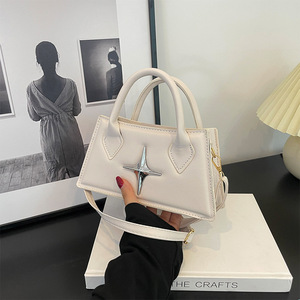 Small Niche Design Bag <strong>2025</strong> Female <strong>Trend</strong> High-End Spicy <strong>Girl</strong> New Handbag Ins Crossbody Bag Style