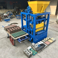 Machine à fabriquer des briques pour la production de blocs de béton, équipement pour briques poreuses et équipement de fabrication de briques de construction