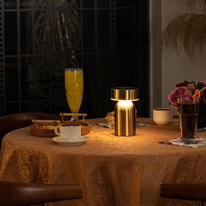 Lámpara de Mesa Recargable Magnética Portátil para Decoración de Hoteles y Hogar - Product Image 3