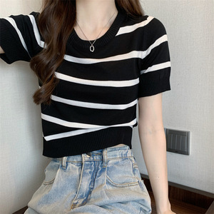Summer Striped Knitted Short-sleeved T-shirt pour femmes Polyester Niche Slim-fit Design with Fitted Shoulder Top - Product Image 6