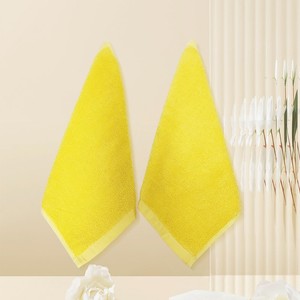 Toalla de mano cuadrada amarilla para niños, 33x33cm, suave, absorbente, agradable para la piel, con gancho para guardería - Product Image 2