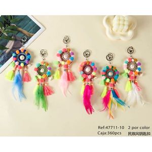 Portachiavi in stile etnico con nappe colorate e piume decorative per borsa o portachiavi - Product Image 3