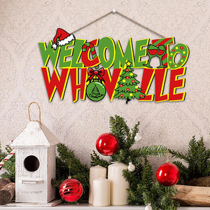 En stock : Étiquettes décoratives de Noël sur le thème du Grinch, avec éléments de monstre vert, suspendues à la porte en bois, décoration intérieure. - Product Image 2