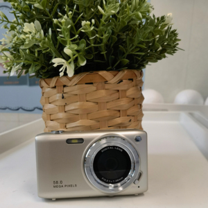<span class=keywords><strong>Appareil</strong></span> <span class=keywords><strong>photo</strong></span> numérique rétro C600 58MP avec zoom 16x et vidéo 4K, simple et portable, idéal pour le vlogging des enfants et des débutants - Product Image 1
