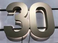 Enseignes lumineuses LED en acier inoxydable OEM ODM, lettres en relief personnalisées avec éclairage halo pour la publicité et la décoration de cafés, salons et hôpitaux