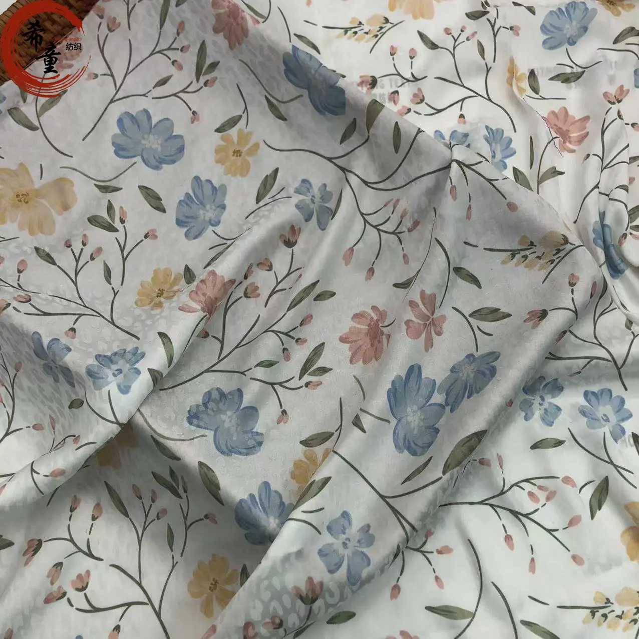 Xitong roupas têxteis de boa venda, super macias 2021 estampa floral tecido cetim tecidos jacquard pijamas para dormir