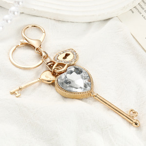 Nouveaux porte-clés en cristal en forme de cœur d'Europe et d'Amérique, pendentifs de sac pour femmes haut de gamme et à <span class=keywords><strong>la</strong></span> mode, créations exquises - Product Image 1