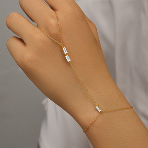 Pulseras Elegantes de Plata 925 con Tres Circonitas, Estilo Moderno en Dorado para Chicas - Product Image 2