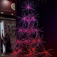 Outdoor LED Weihnachtsbaum-Lichterkette mit Farbverlauf und Feuerwerkseffekt für Landschaftsbeleuchtung und Festdekoration