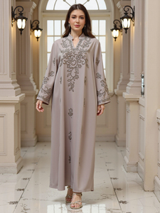 Vestido Abaya Musulmán Elegante con Bordado Nuevo de Alta Calidad al por Mayor 2026, Ideal para Mujeres de Oriente Medio en Dubái - Product Image 2